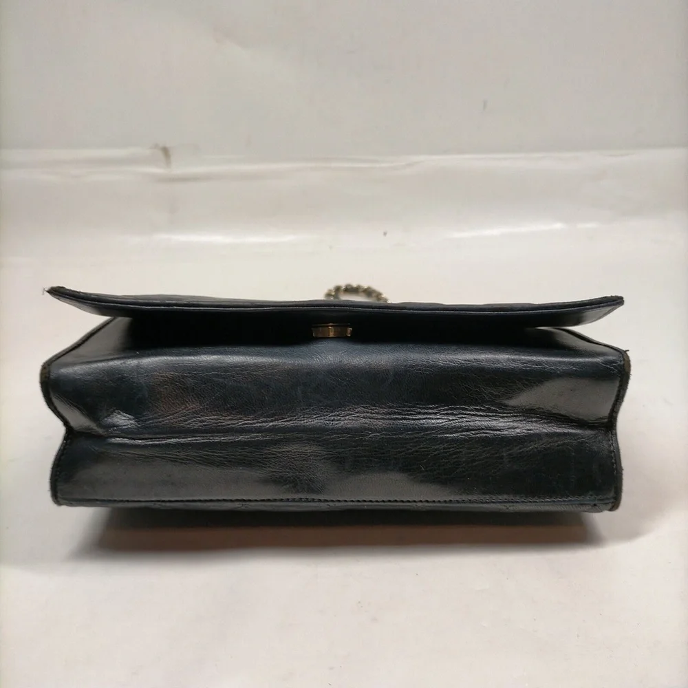 Chanel Navy Blue Lambskin leather Bag